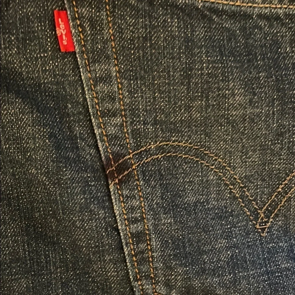 Blue Levi’s Relaxed Jeans with Classic Fit